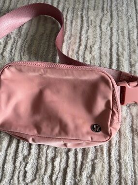 lululemon everywhere belt bag 1L
